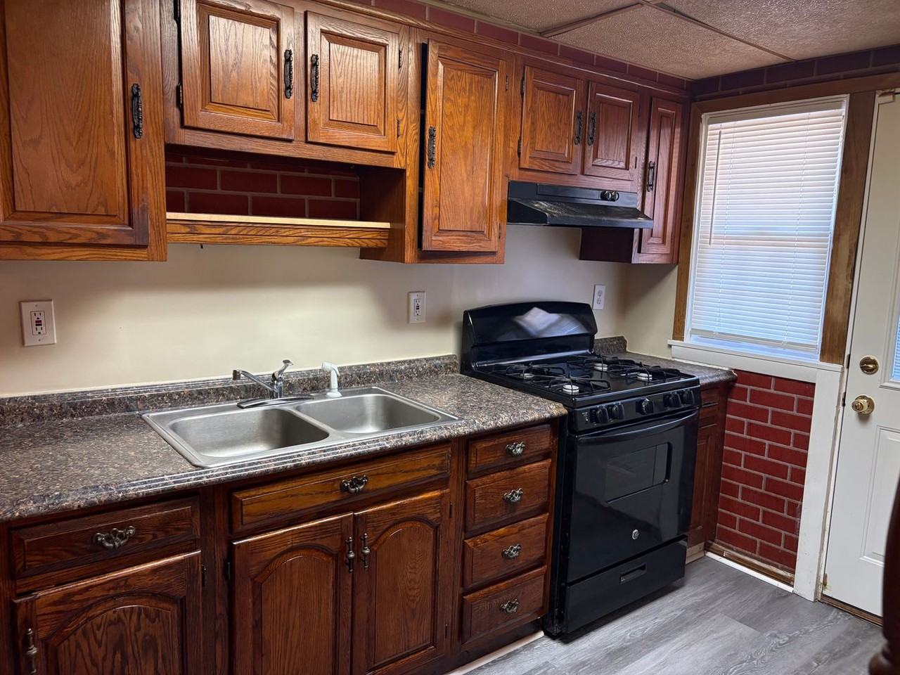 3821 Shannon Dr - Photo 5 of 15