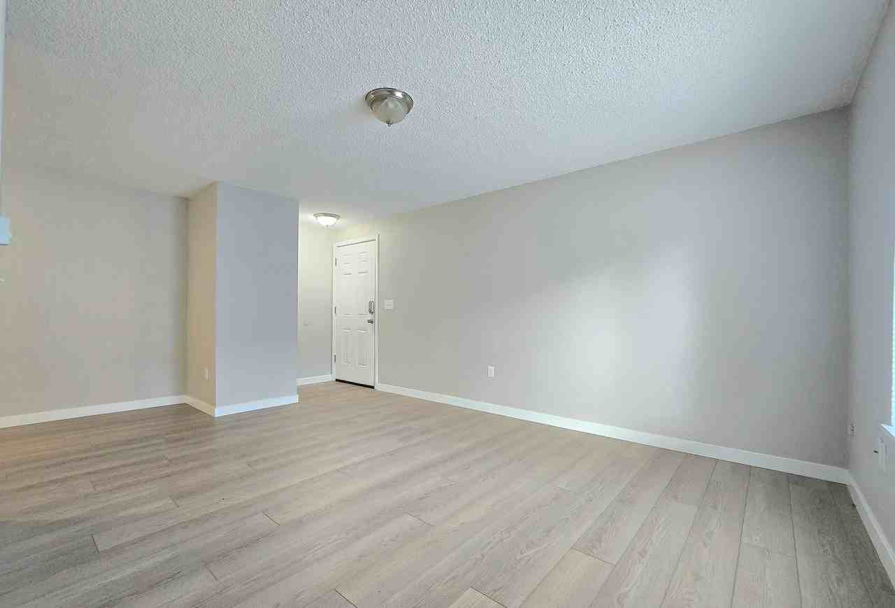236 7th St - Photo 2 of 23