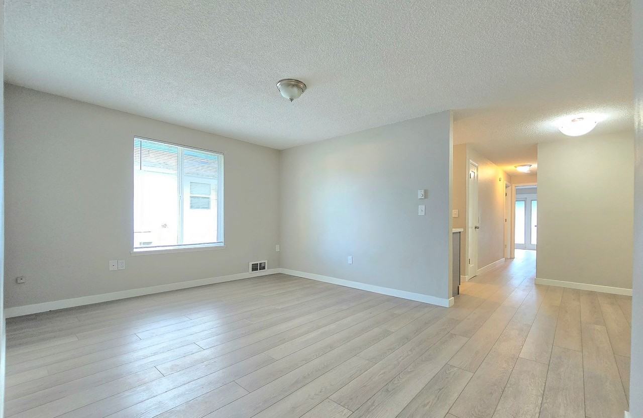 236 7th St - Photo 4 of 23