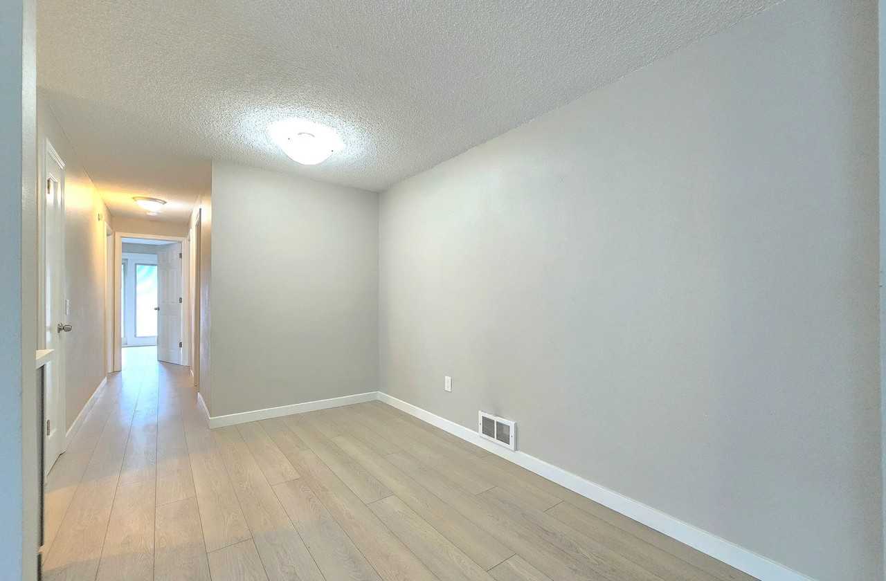 236 7th St - Photo 5 of 23