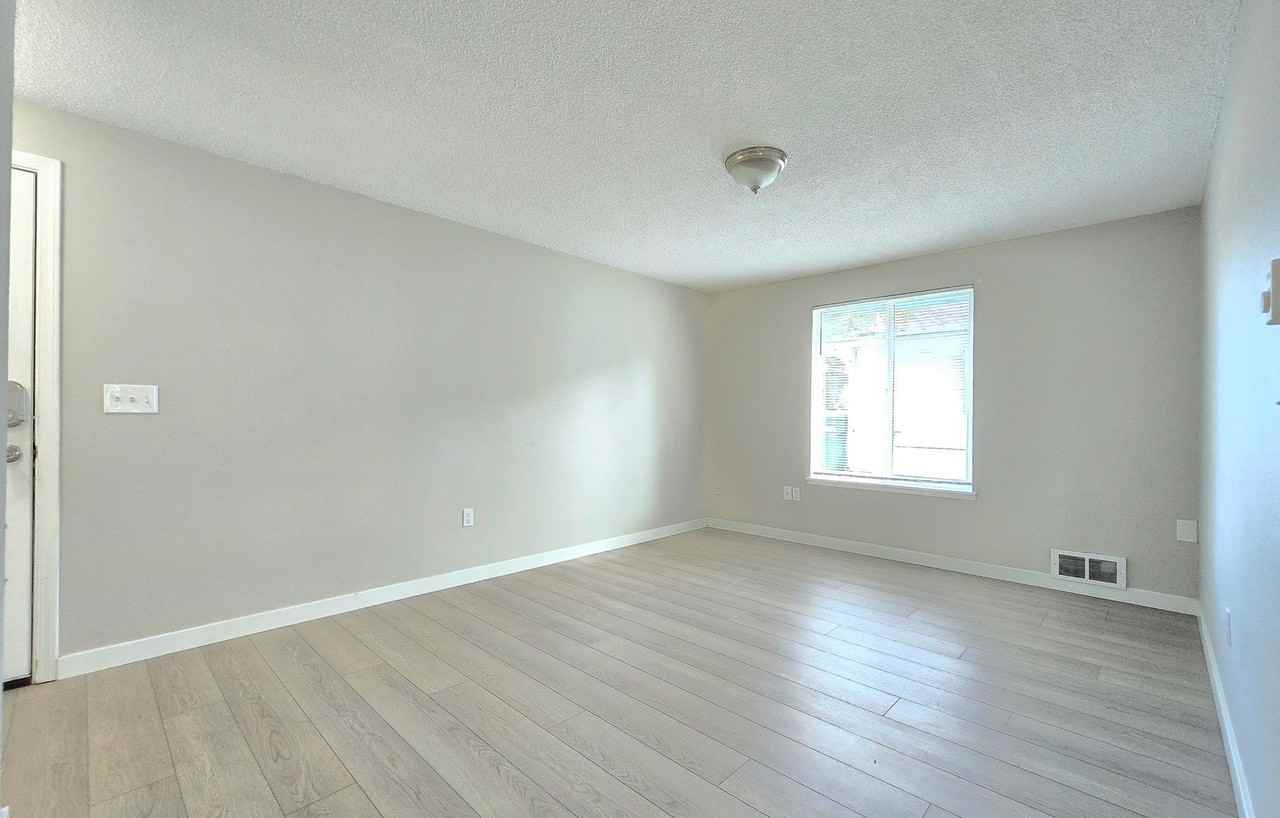 236 7th St - Photo 6 of 23