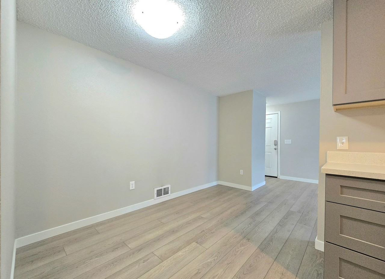236 7th St - Photo 7 of 23