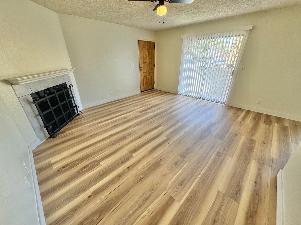 5012 Newport Cove Dr #B - Photo 3 of 19