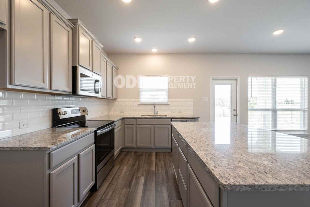 5321 Friars Loop - Photo 7 of 25