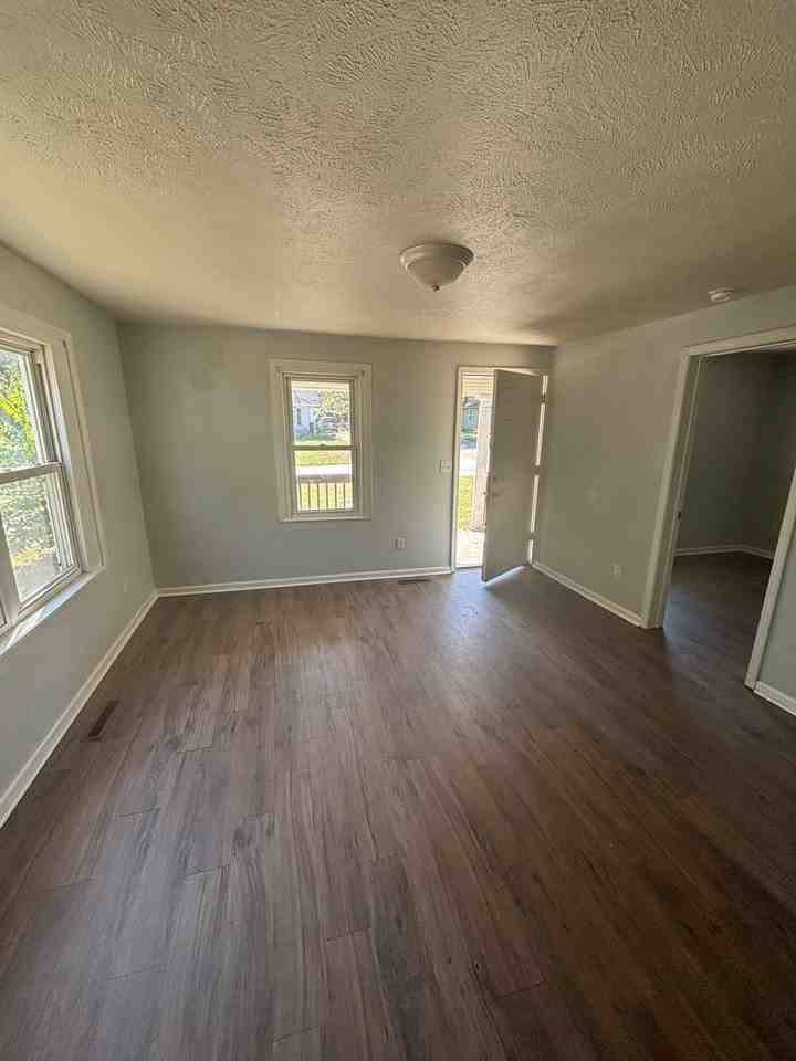 1501 W High St - Photo 2 of 20