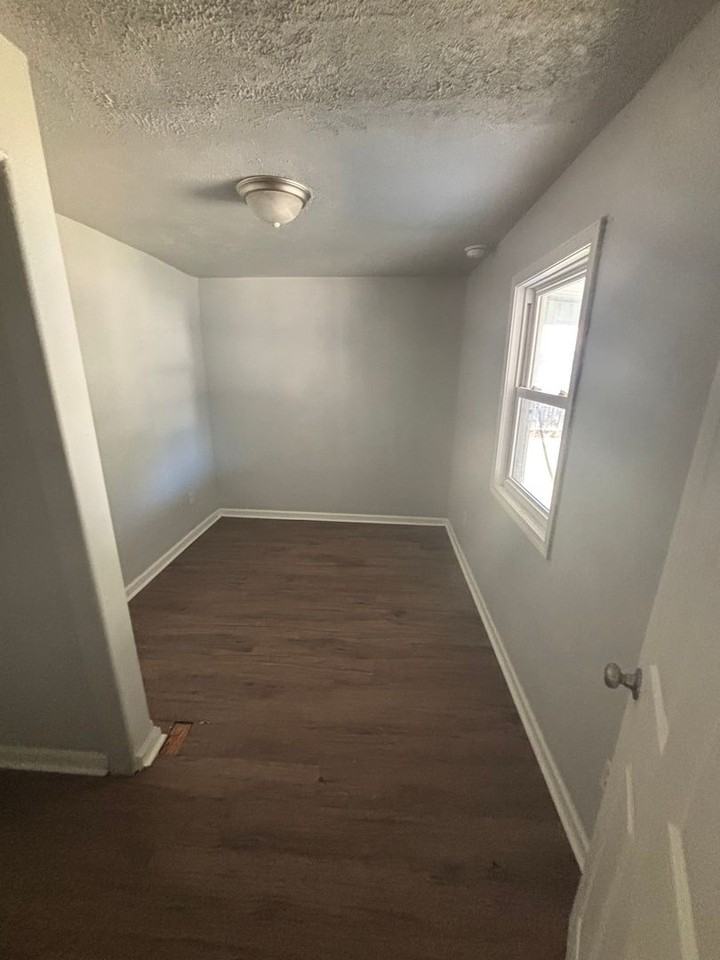 1501 W High St - Photo 6 of 20