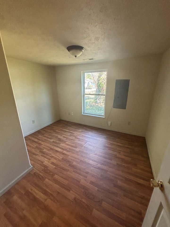 1616 W Florida St - Photo 5 of 16