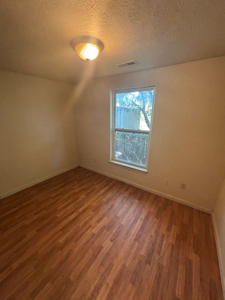 1616 W Florida St - Photo 7 of 16