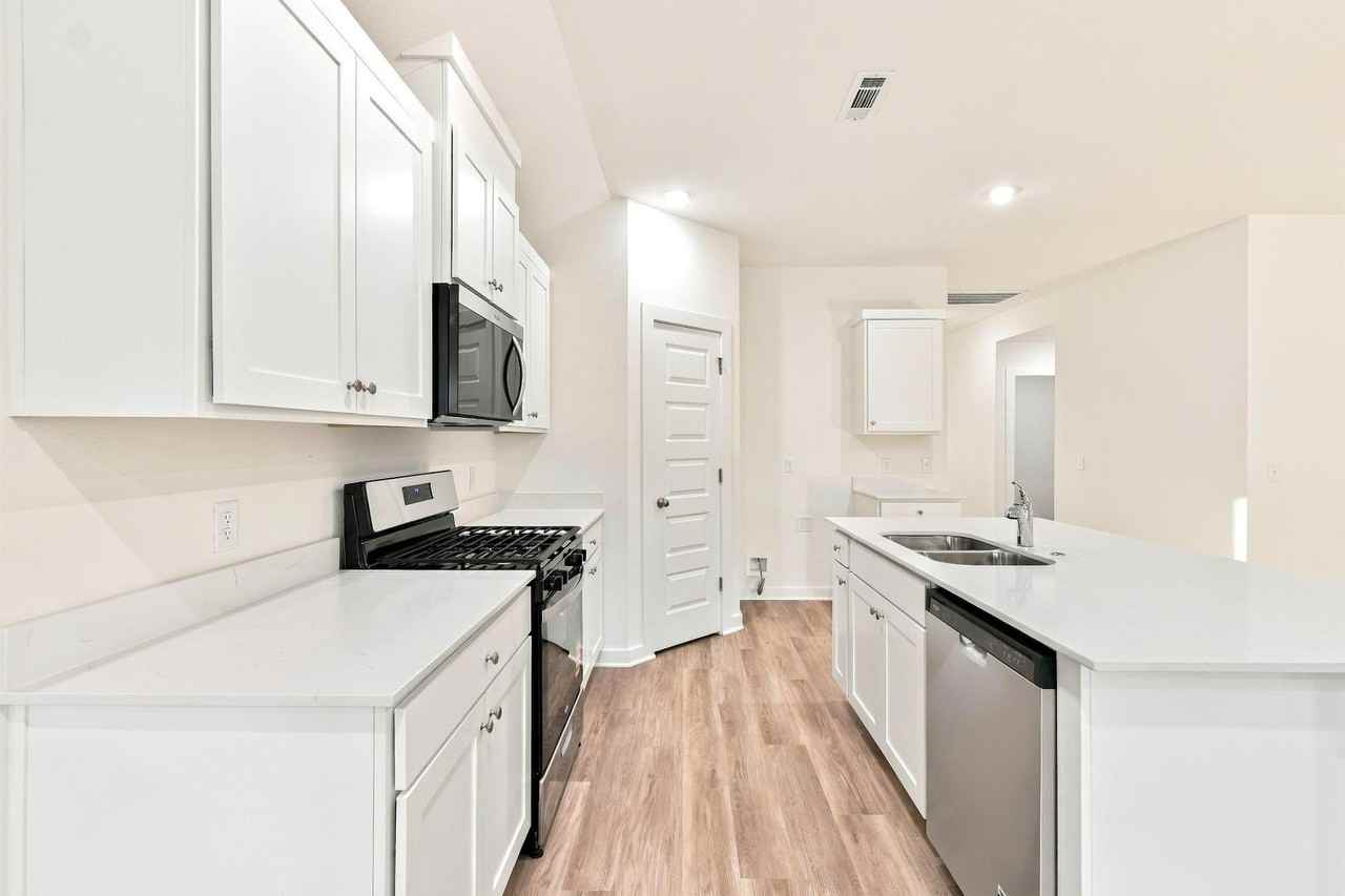 4560 W Triangle St - Photo 7 of 43