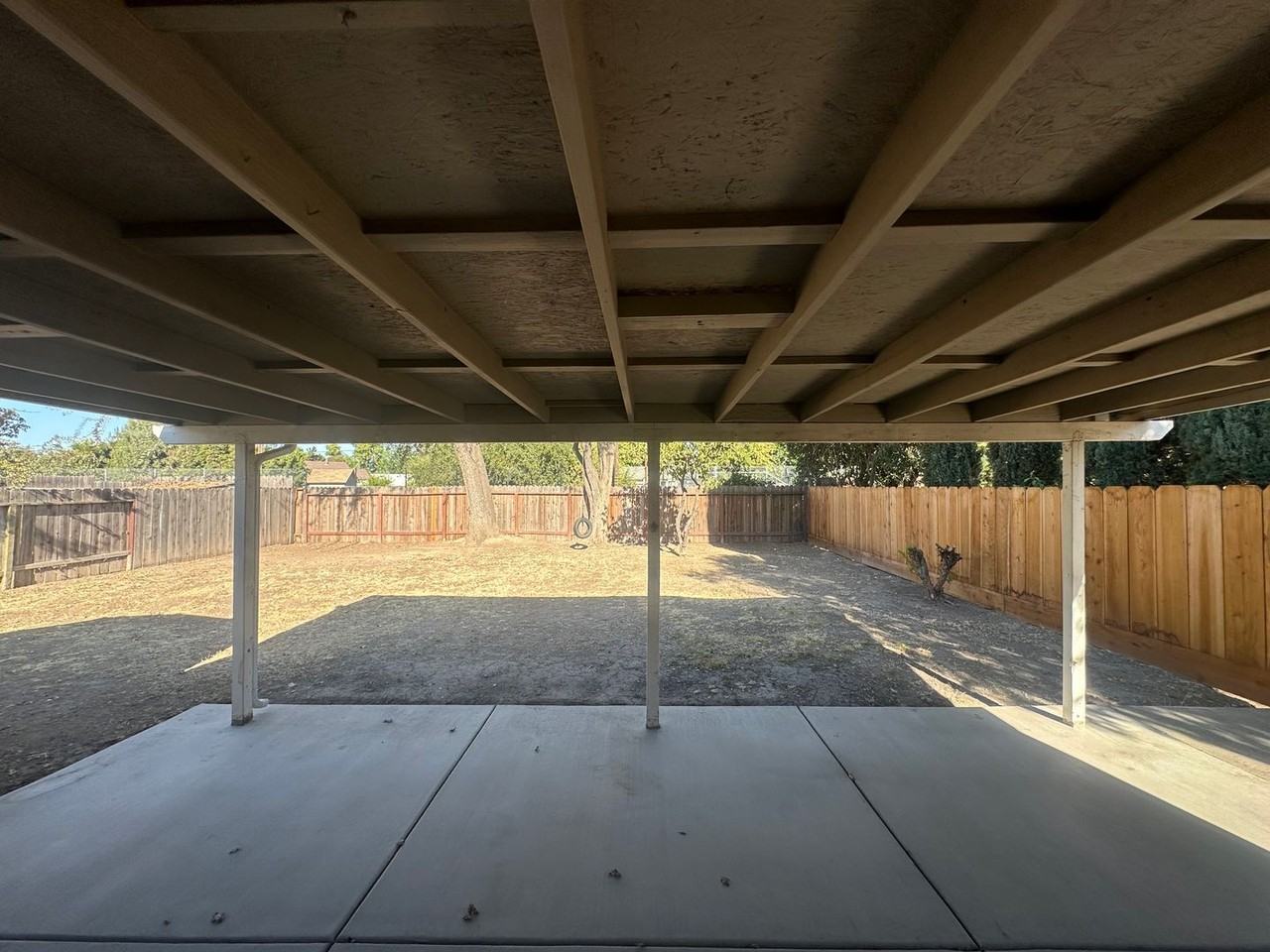 1129 Allen Dr - Photo 4 of 17