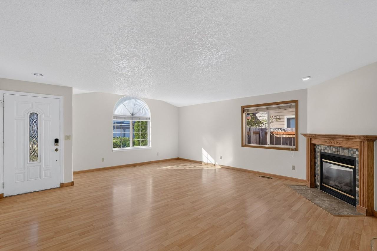 1216 S Pine St - Photo 5 of 19