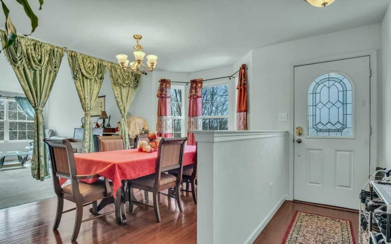 6111 Sawgrass Ct - Photo 5 of 30