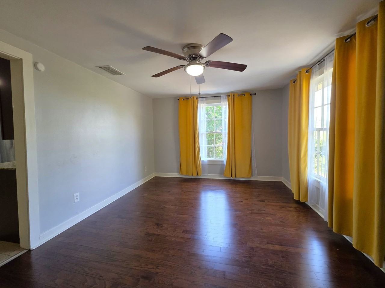 311 S Palmer Ave - Photo 4 of 25