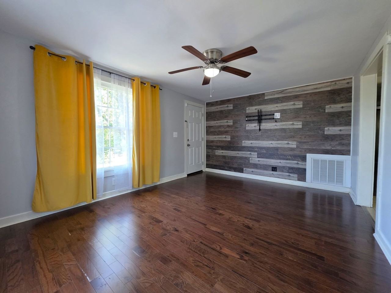 311 S Palmer Ave - Photo 6 of 25