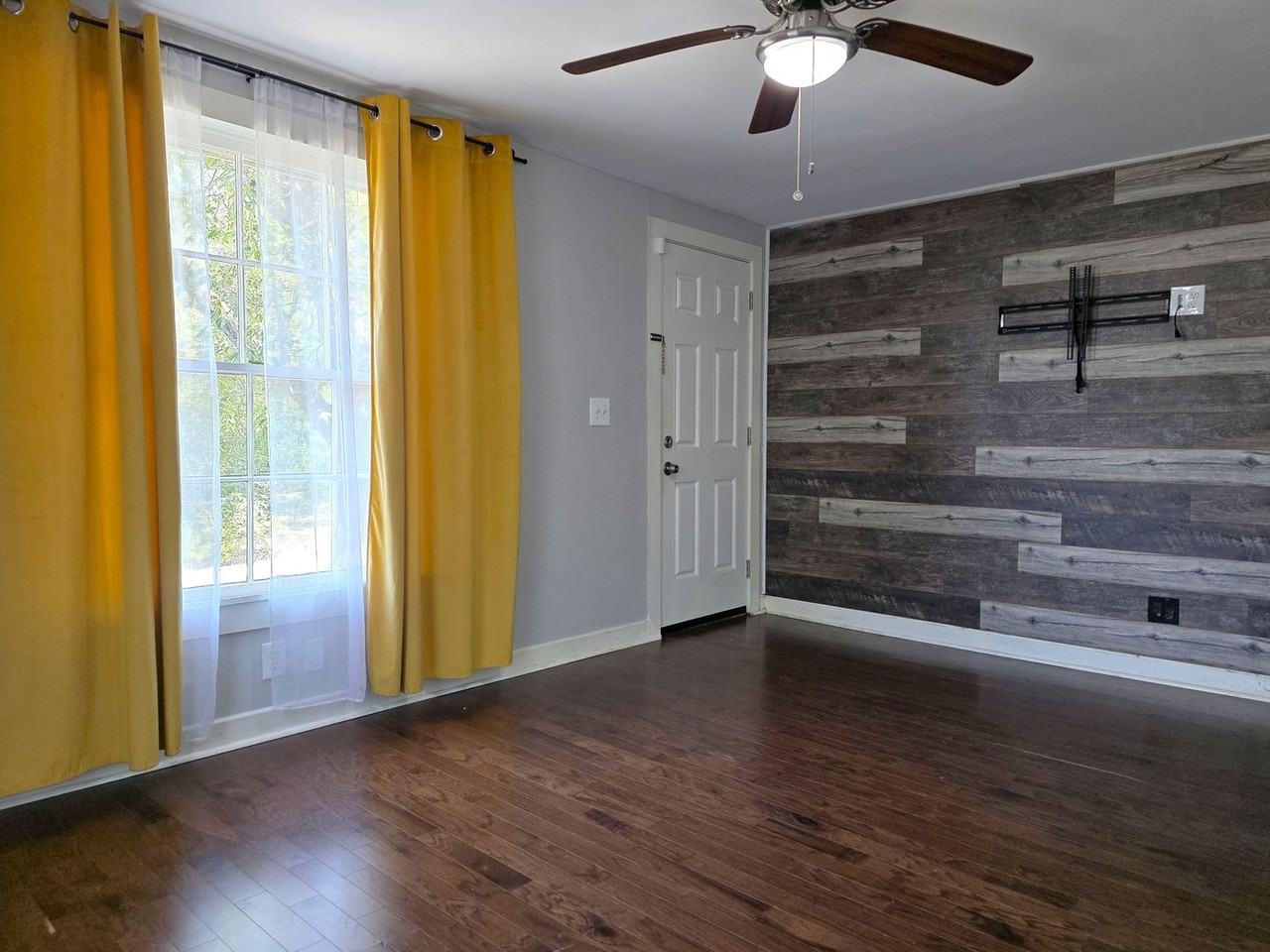 311 S Palmer Ave - Photo 7 of 25