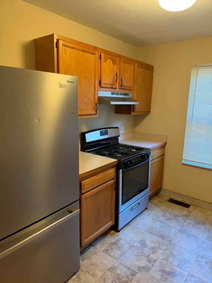 3381 E 135th St - Photo 3 of 21