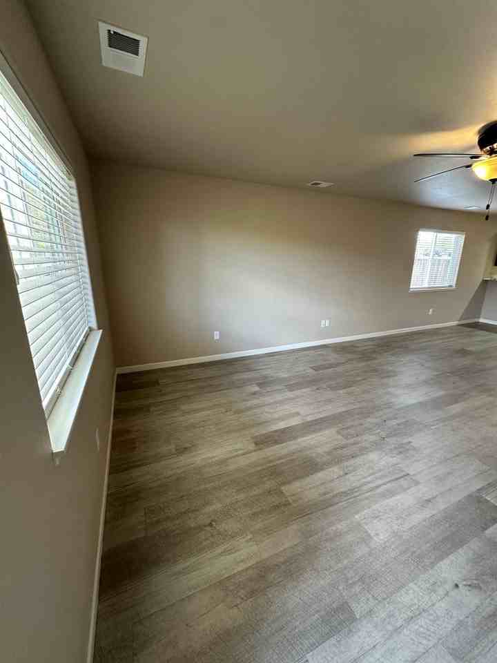 6011 Sycamore Rd - Photo 7 of 20