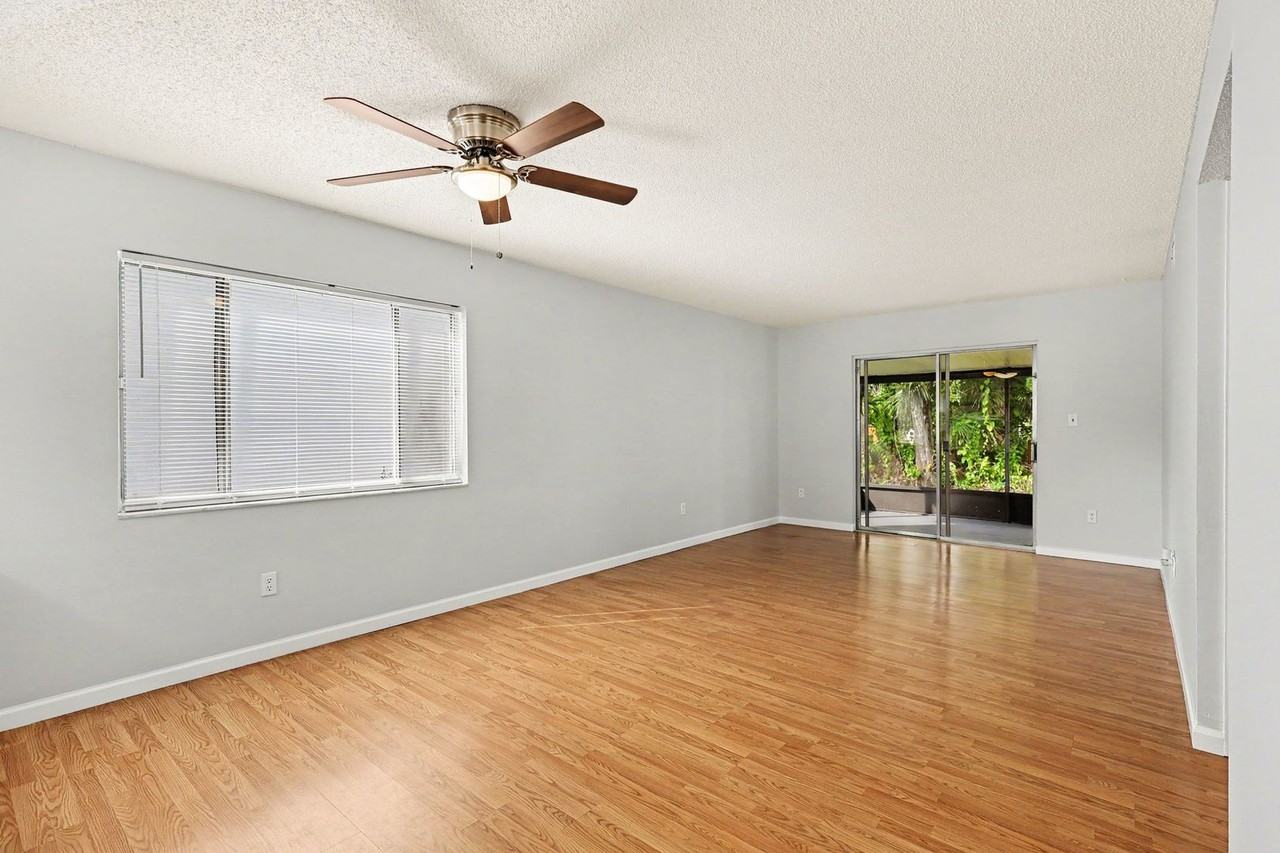 2412 Fox Hollow Dr - Photo 3 of 16