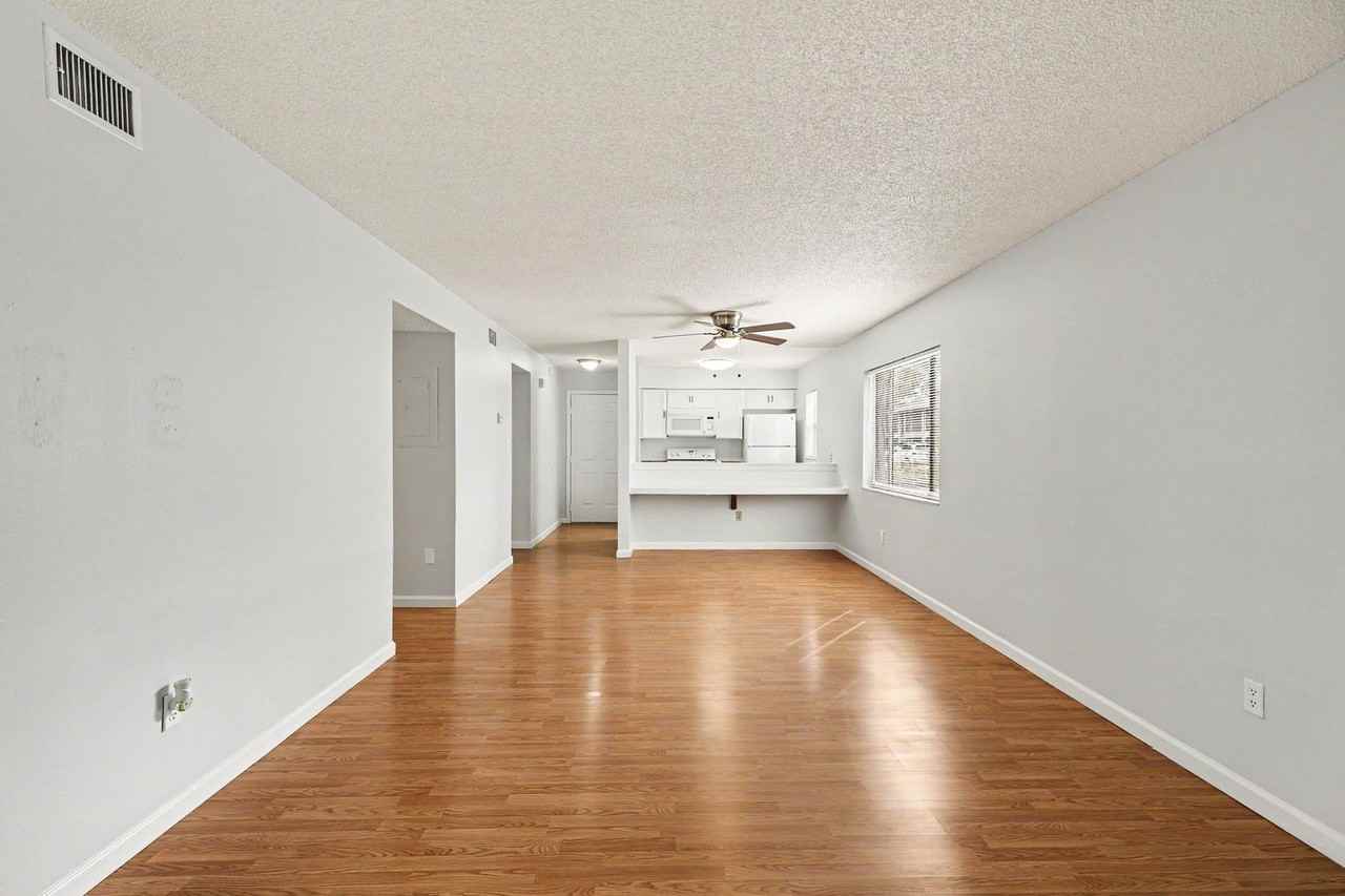 2412 Fox Hollow Dr - Photo 5 of 16
