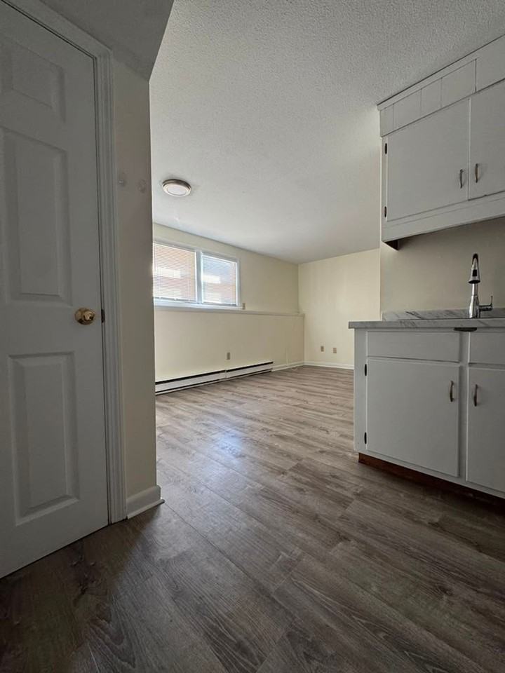 Gorham 3 - Photo 2 of 18