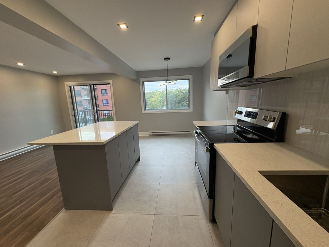 4905 Rue des Érables - Photo 2 of 13