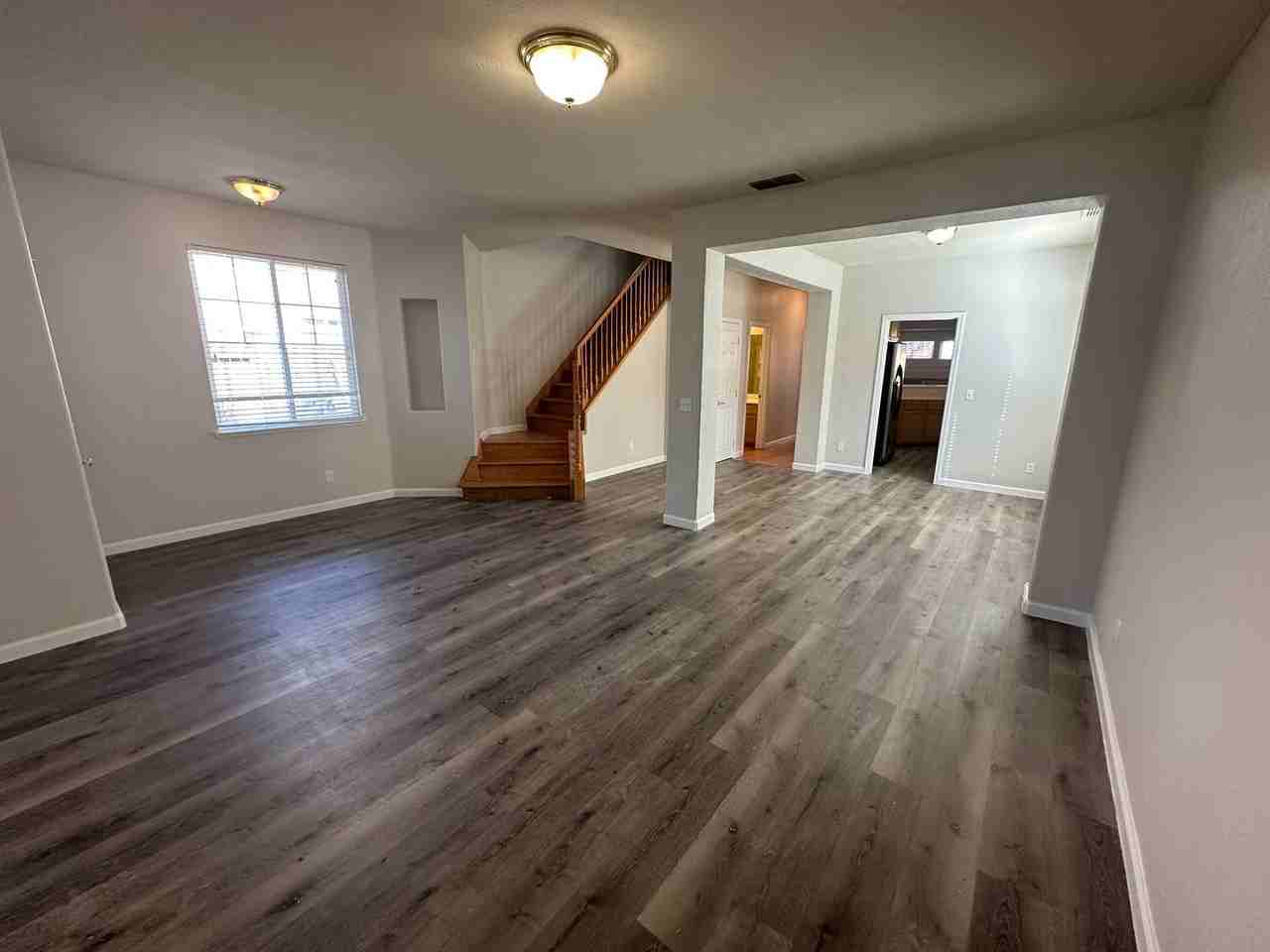 1541 Peony Dr - Photo 3 of 32