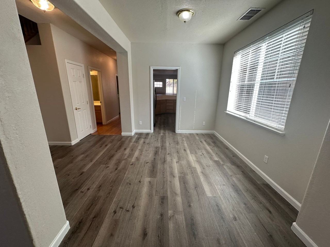 1541 Peony Dr - Photo 5 of 32