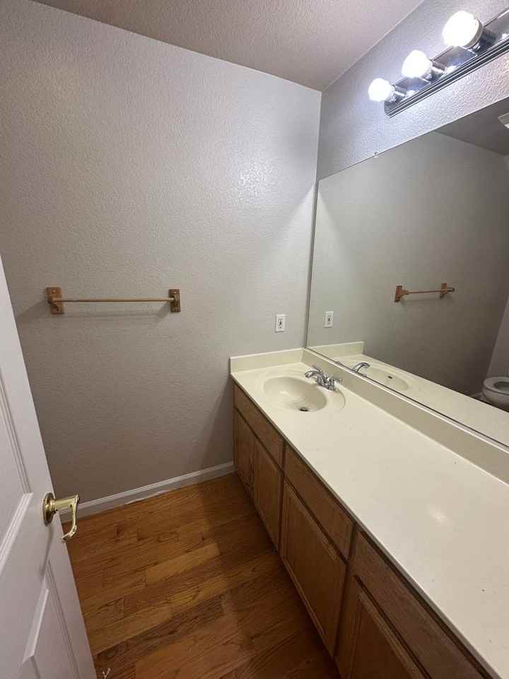 1541 Peony Dr - Photo 7 of 32