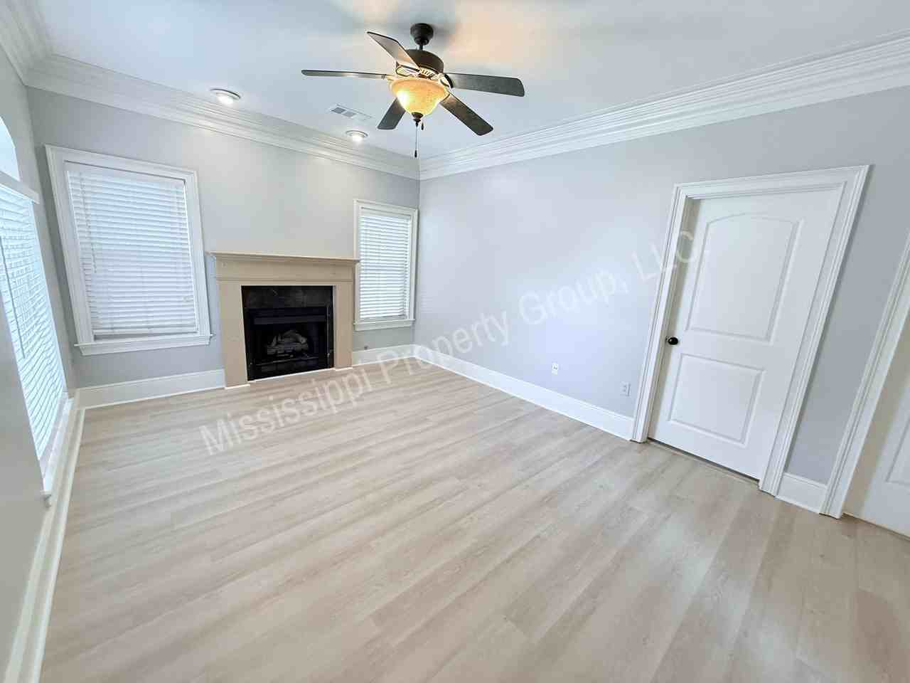 124 Falls Grove Dr - Photo 2 of 26