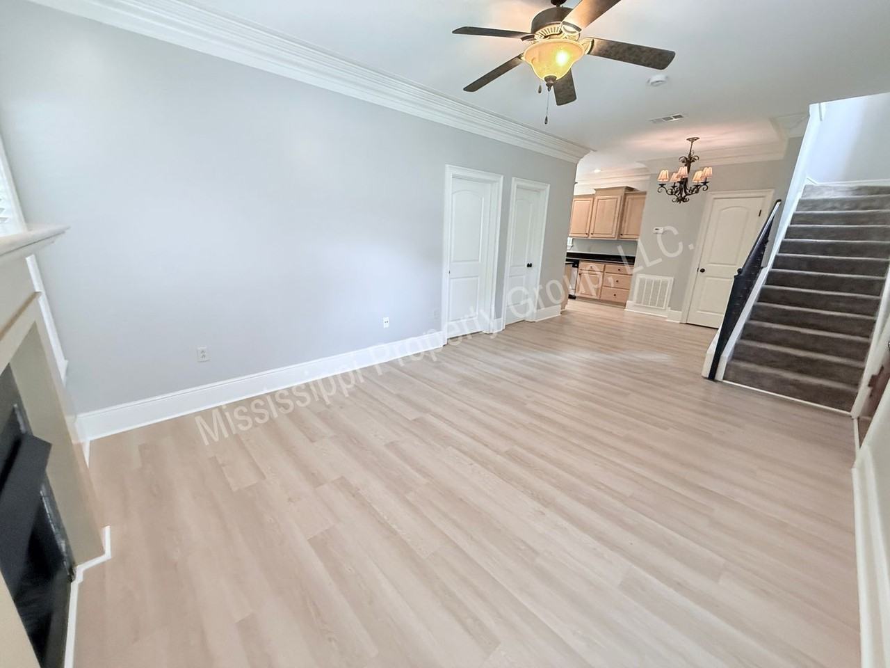 124 Falls Grove Dr - Photo 3 of 26