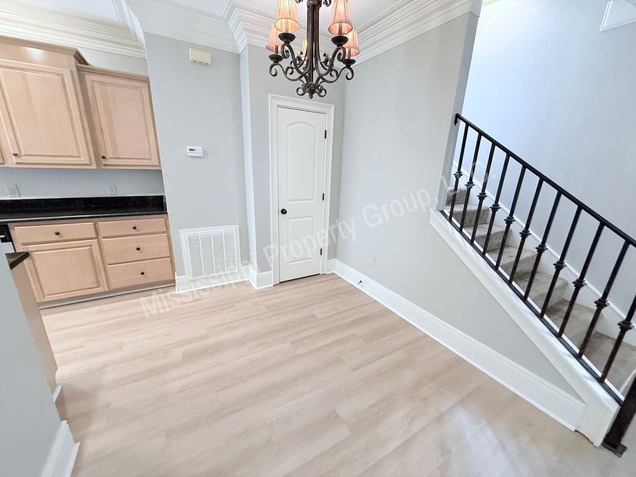 124 Falls Grove Dr - Photo 5 of 26