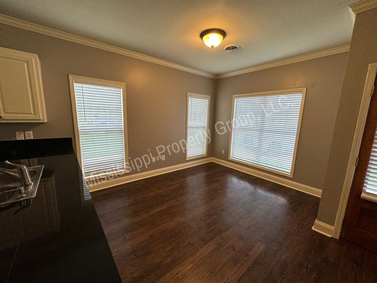 301 Shumard Cv - Photo 4 of 25