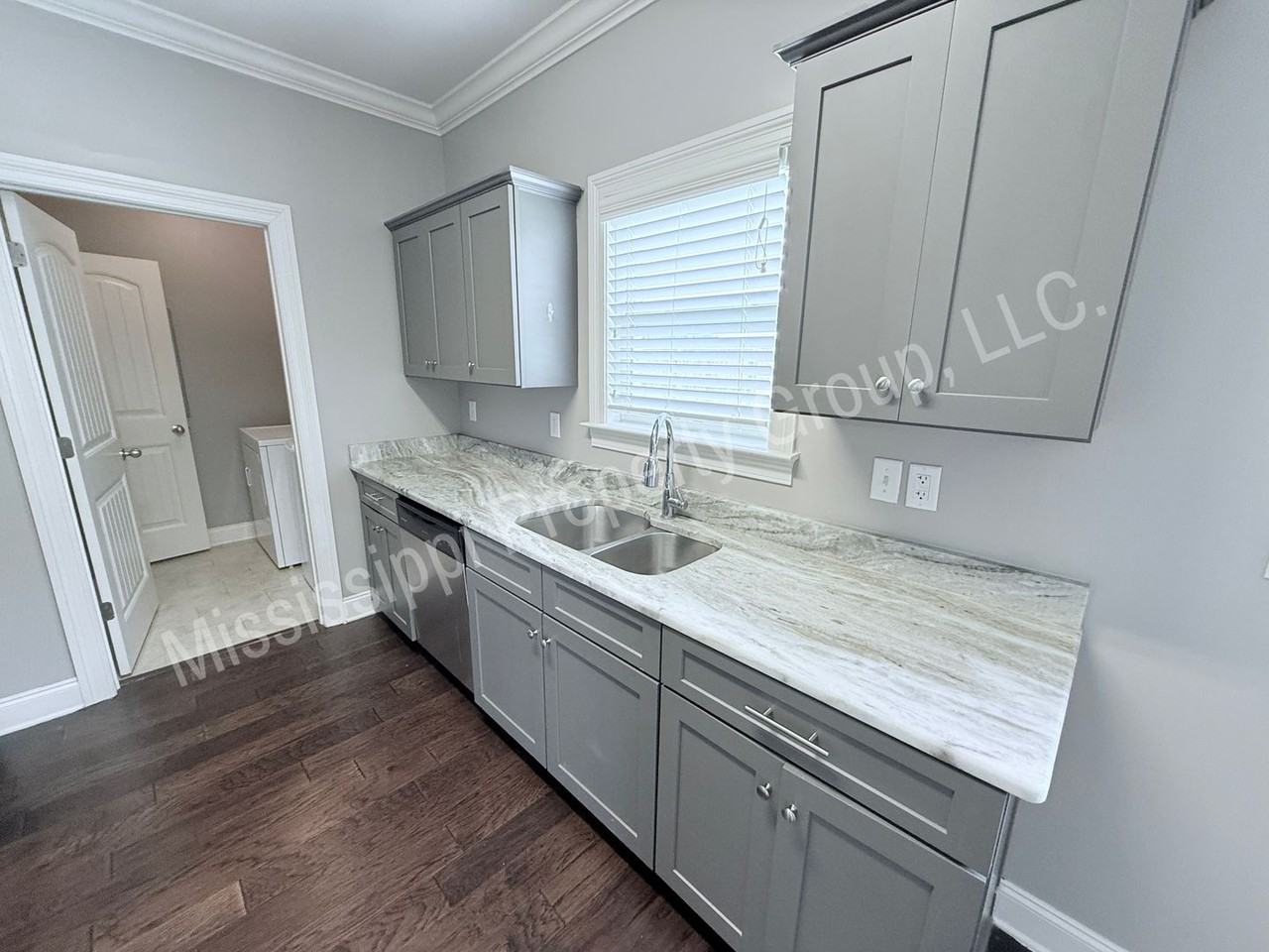 414 Walker Cir - Photo 5 of 31