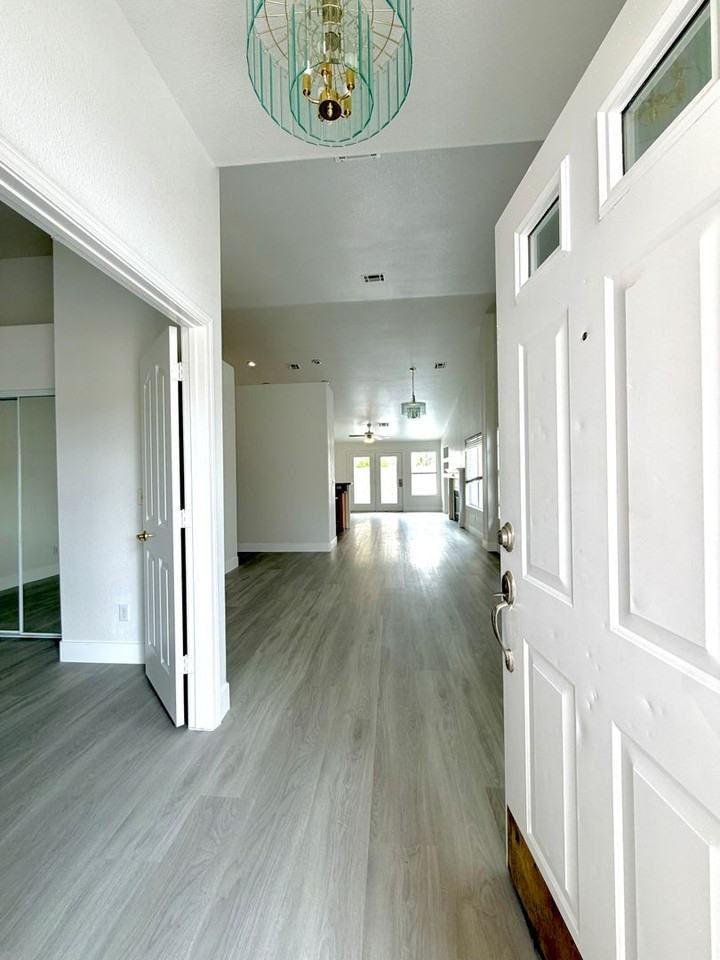 9931 W Cherokee Ave - Photo 4 of 30