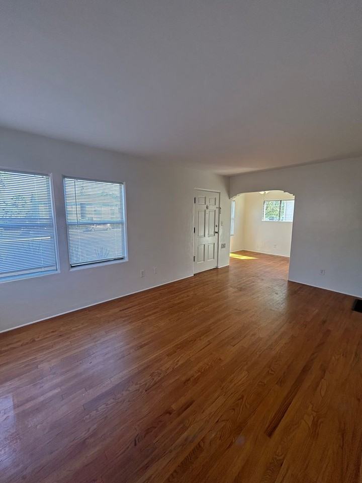 3012 Fairmount Ave - Photo 2 of 21