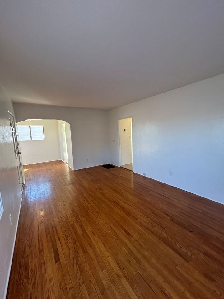 3012 Fairmount Ave - Photo 3 of 21