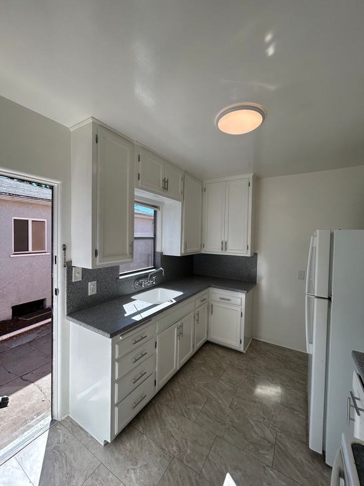 3012 Fairmount Ave - Photo 7 of 21