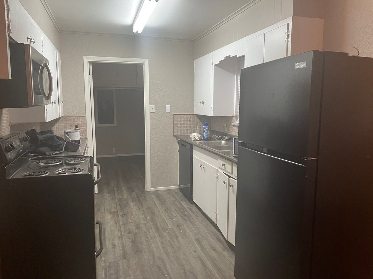 807 Spring St - Photo 2 of 11
