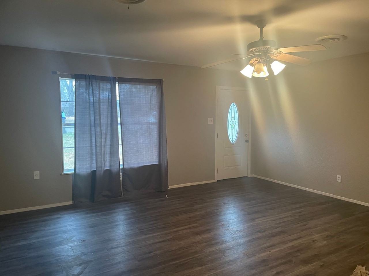 807 Spring St - Photo 3 of 11