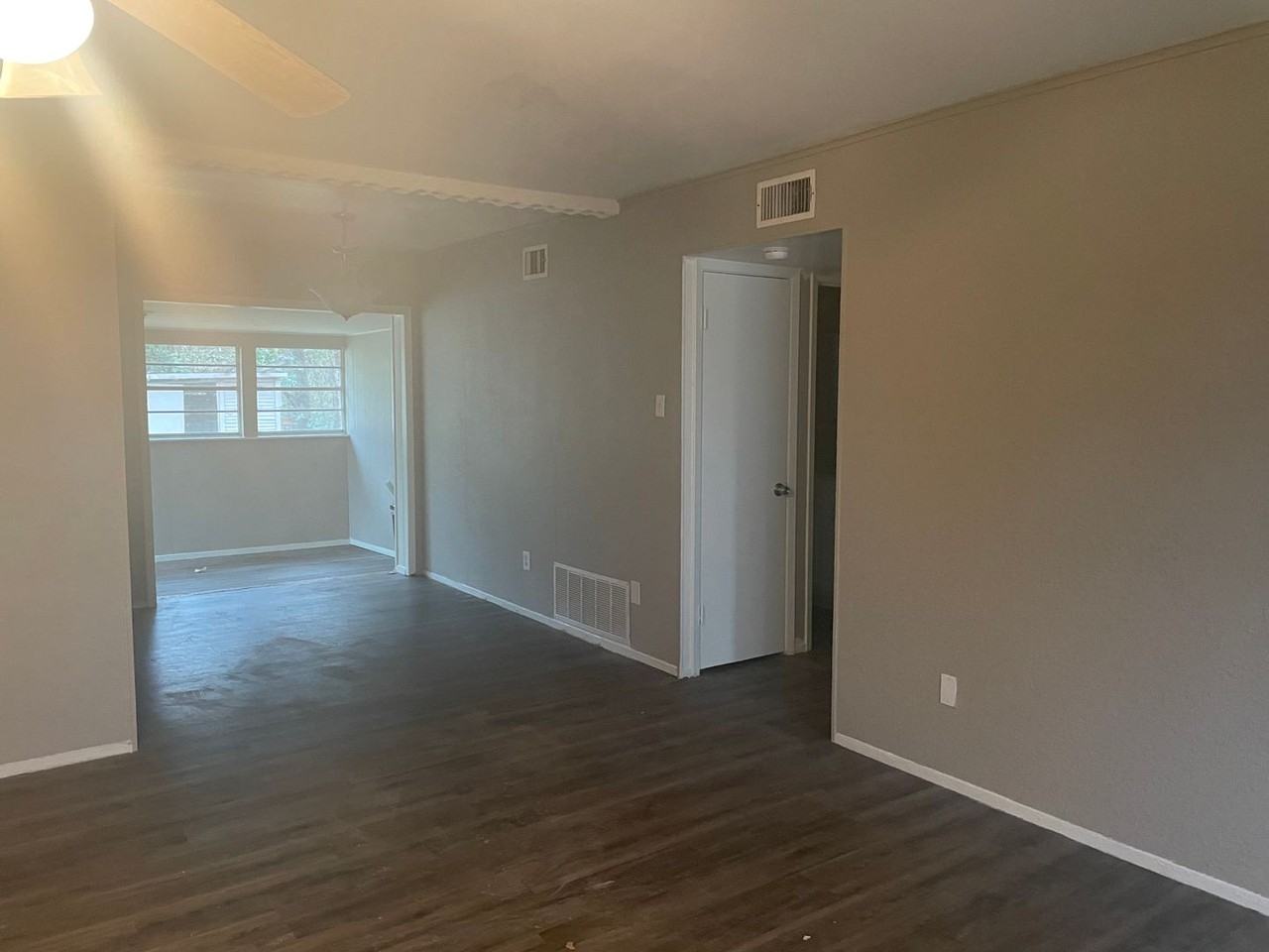 807 Spring St - Photo 5 of 11