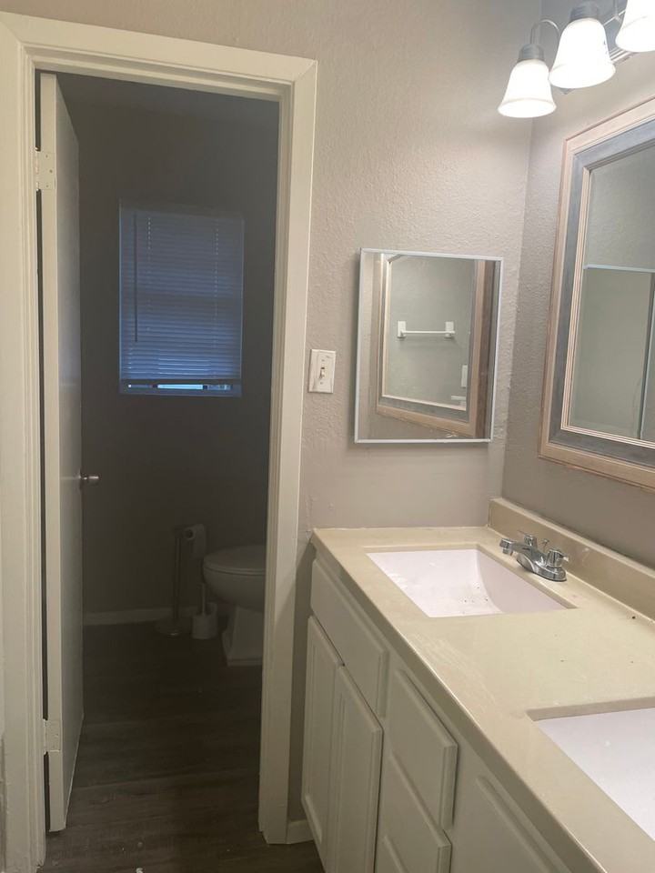 807 Spring St - Photo 7 of 11