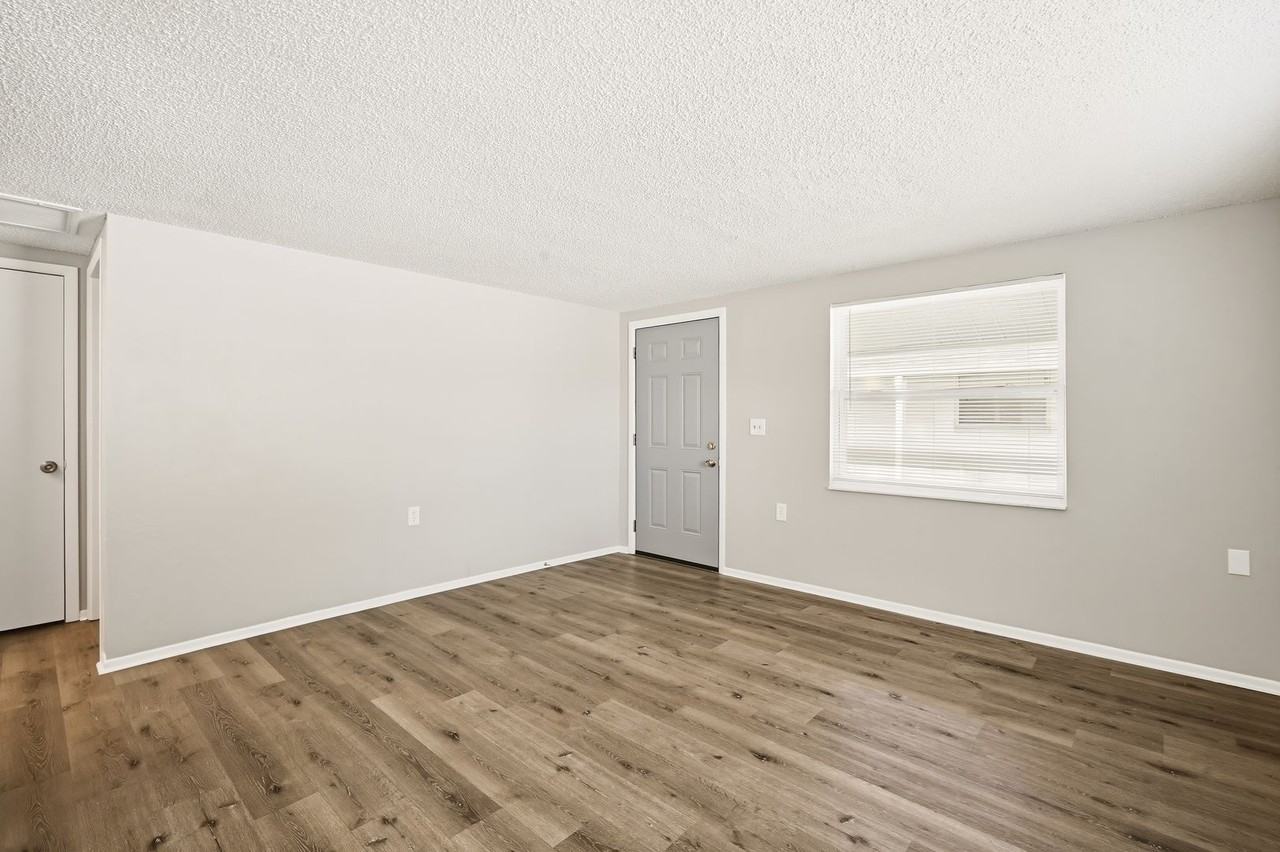 5639 Golden Nugget Dr - Photo 5 of 21