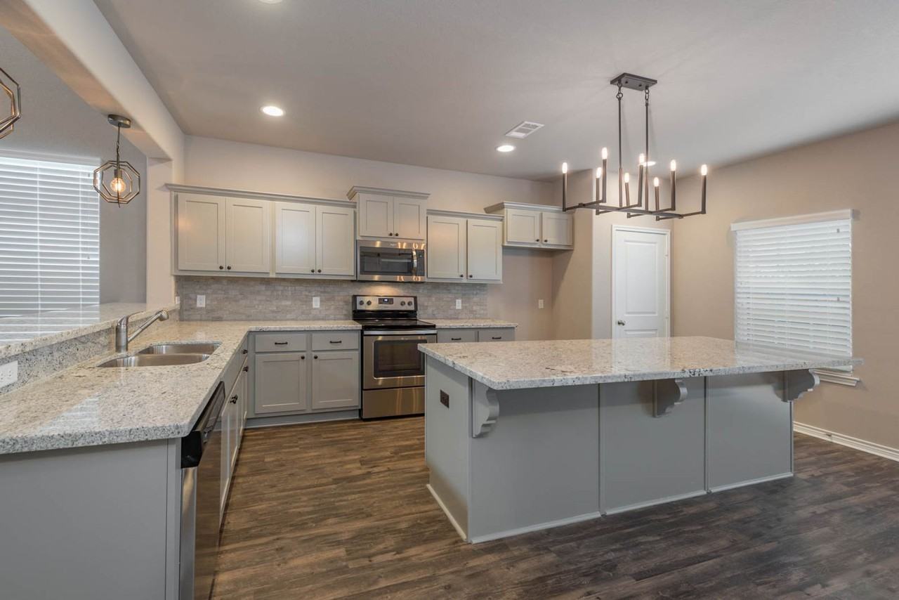2807 Papa Bear Dr - Photo 5 of 18