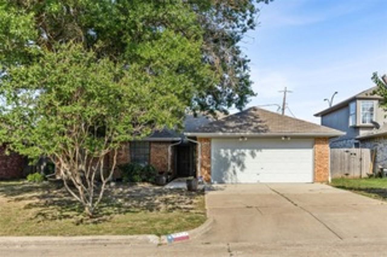 6017 Meadowdale Rd - Photo 4 of 26