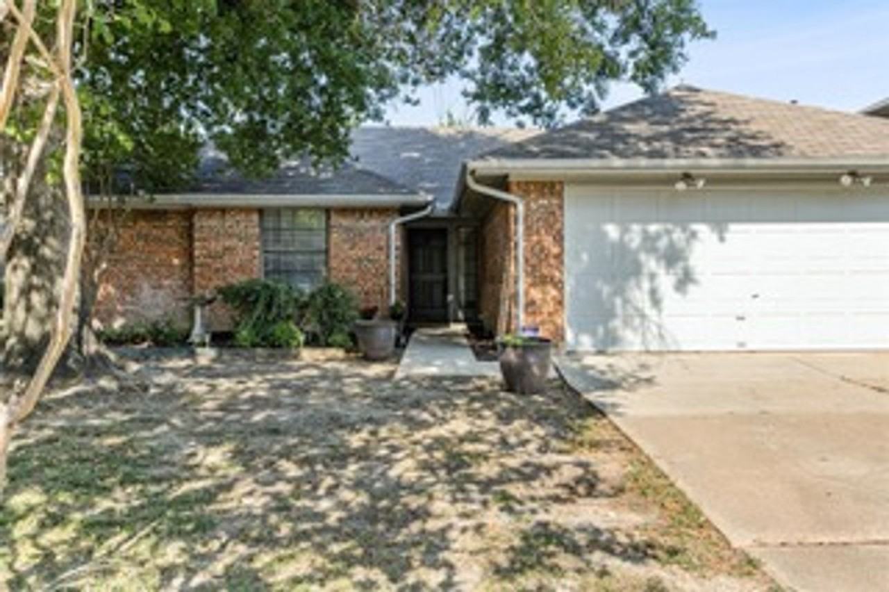 6017 Meadowdale Rd - Photo 2 of 26