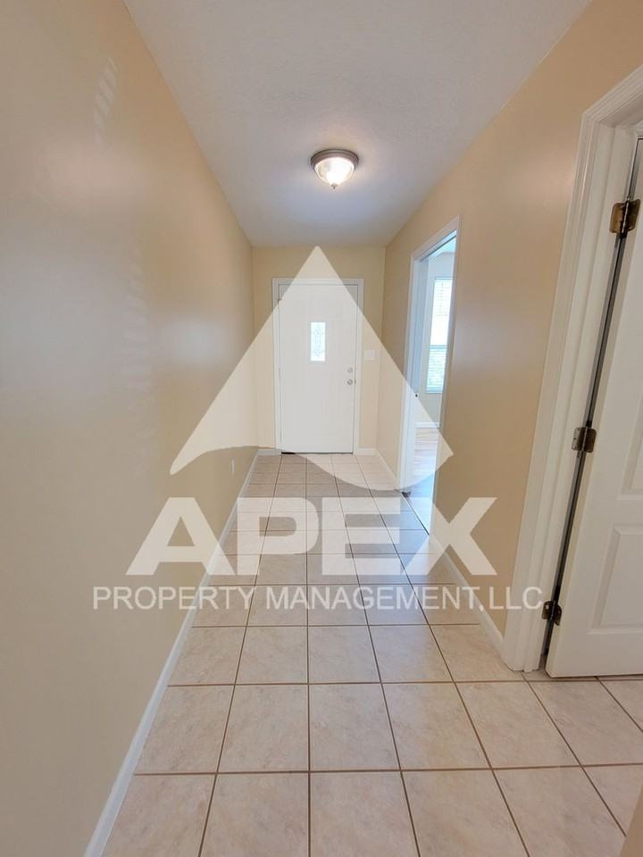 3253 Mountain Spring Way - Photo 3 of 24