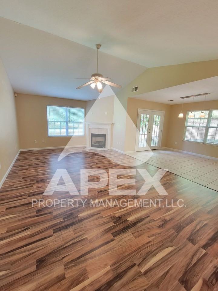 3253 Mountain Spring Way - Photo 4 of 24