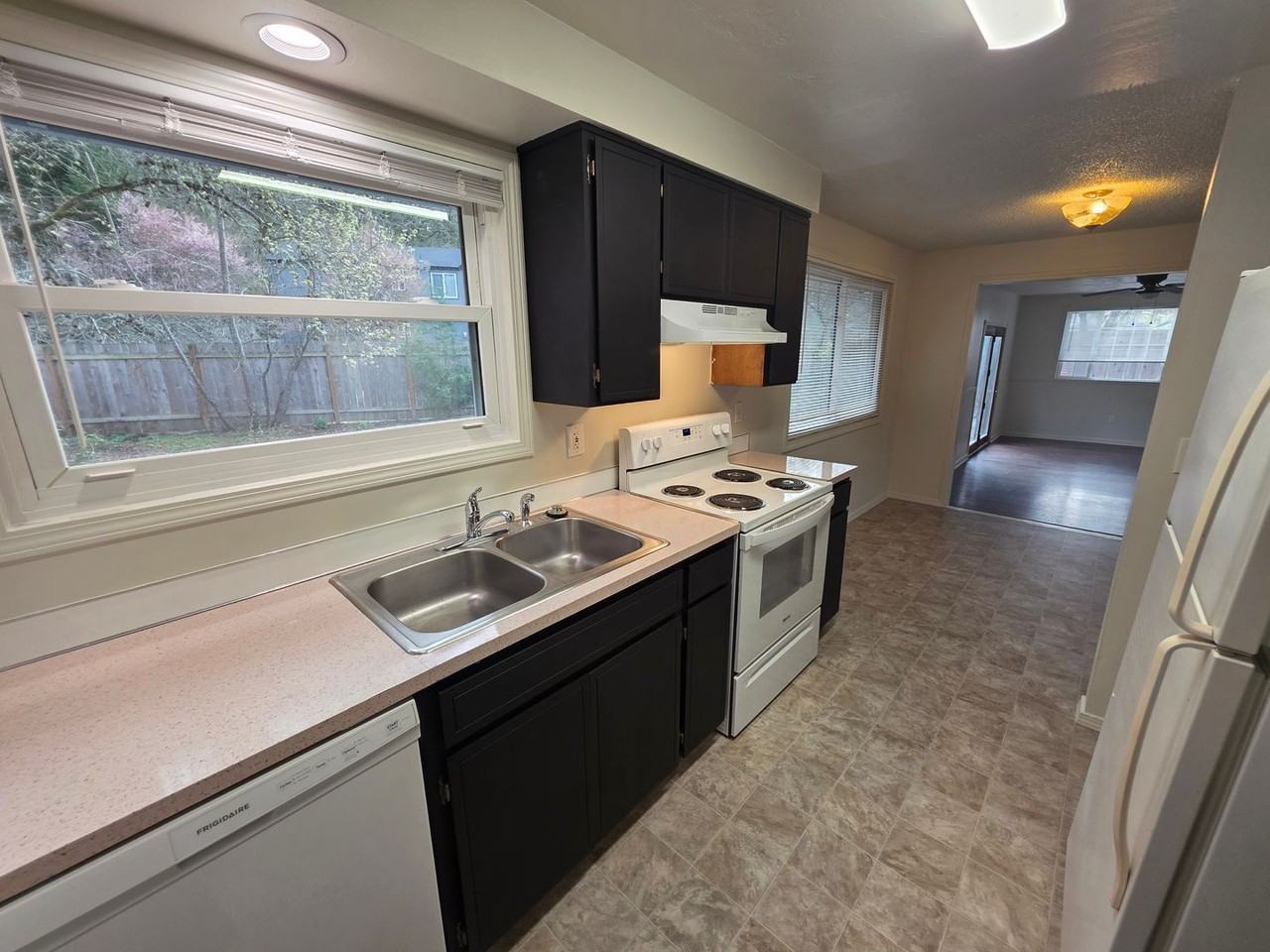 4275 E Amazon Dr - Photo 5 of 21
