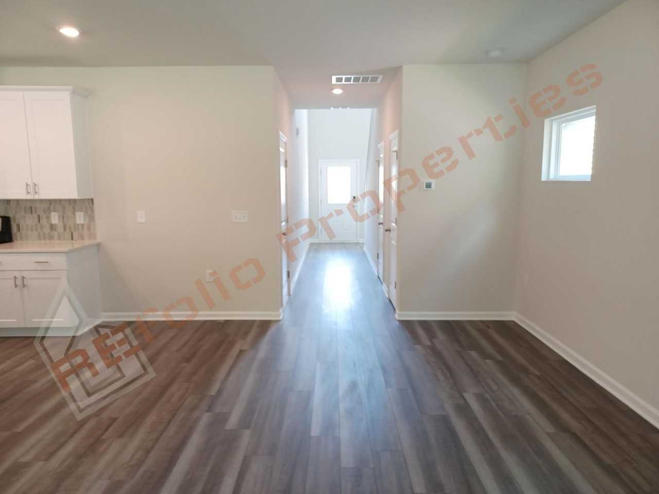 1009 Depot Dr - Photo 4 of 30