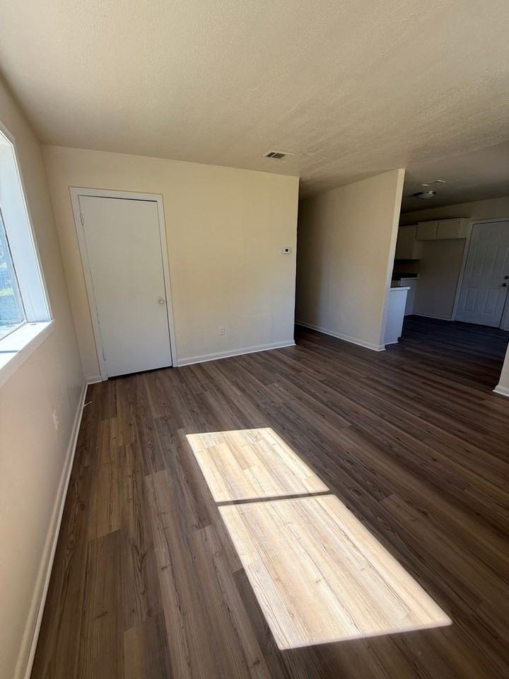 1011 Norris Dr - Photo 2 of 8